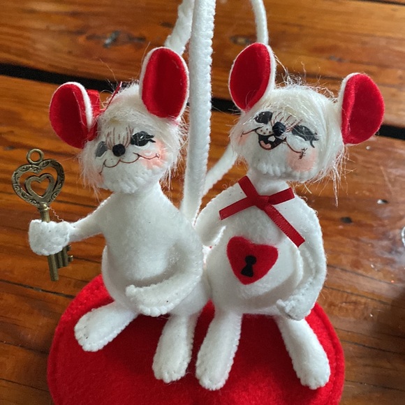 Valentine’s Annalee dolls - Picture 4 of 4